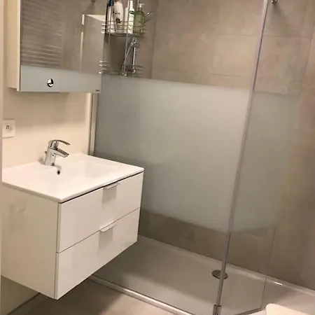 Appartamento Renovated With Swimming Pool Within Walking Distance Of The T127