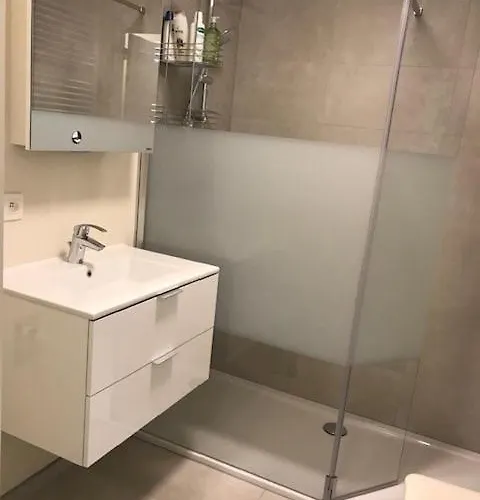 Lejlighed Renovated With Swimming Pool Within Walking Distance Of The T127